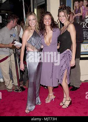 17 Aug 2000, Los Angeles, Kalifornien, USA ----- Lori Heuring, Susan Ward und Laurie Fortier im "The In Crowd" Premiere. 7/17/00 - Los Angeles, CA -- "tsuni/USA "Lori Heuring, Susan Ward und Laurie Fortier, Lori Heuring, Susan Ward und Laurie Fortier anfrage tsuni@Gamma-USA.com Stockfoto