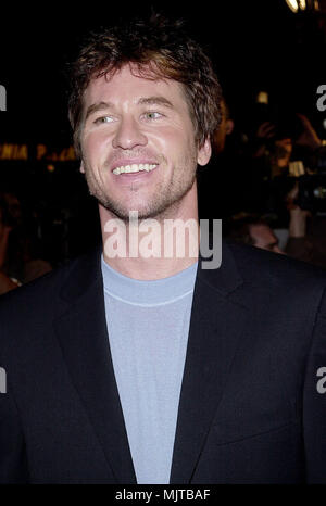 November 06, 2000, Los Angeles, CA, USA; "Red Planet 1e' wurde auf dem Westwood Village Theater in Los Angeles. Val Kilmer. 13. jpgKilmer.Val.13 Ereignis in Hollywood Leben - Kalifornien, Red Carpet Event, Vertikal, USA, Filmindustrie, Prominente, Fotografie, Bestof, Kunst, Kultur und Unterhaltung, Topix Celebrities Fashion / vom roten Teppich -1994-2000, eine Person, Vertikal, Besten, Hollywood Leben, Event in Hollywood Leben - Kalifornien, Roter Teppich und backstage, USA, Film, Stars, Film Stars, TV Stars, Musik, Promis, Fotografie, Bestof, Kunst Kultur und Entert gehalten Stockfoto