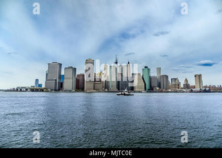 Waterfront und die Skyline von New York Stockfoto