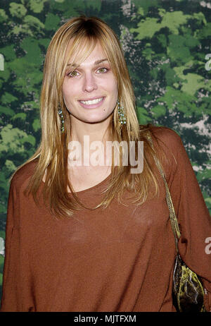 November 18, 2000, Los Angeles, CA, USA; L'Oreal Sponsor die Ovarian Cancer Research Fund ist für einen Super Samstag L.A. Garage Verkauf in den Straßen von New York auf der Paramount. Sims. Molly Haus.. St. 10. JPGSims. Molly Haus.. Str. 10 Veranstaltung in Hollywood Leben - Kalifornien, Red Carpet Event, Vertikal, USA, Filmindustrie, Prominente, Fotografie, Bestof, Kunst, Kultur und Unterhaltung, Topix Celebrities Fashion / vom roten Teppich -1994-2000, eine Person, Vertikal, Besten, Hollywood Leben, Event in Hollywood Leben - Kalifornien, Roter Teppich und backstage, USA, Filmindustrie, Prominente, Film Cele Stockfoto