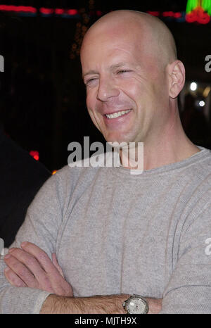Dez 17, 2000, Los Angeles, CA, USA; Film 1 ere von "All die schönen Pferde" an der Bruin Theater in Westwood, Los Angeles Willis. Bruce Thomas.H.08. JPGWillis. Bruce Thomas.H.08 Event in Hollywood Leben - Kalifornien, Red Carpet Event, Vertikal, USA, Filmindustrie, Prominente, Fotografie, Bestof, Kunst, Kultur und Unterhaltung, Topix Celebrities Fashion / vom roten Teppich -1994-2000, eine Person, Vertikal, Besten, Hollywood Leben, Event in Hollywood Leben - Kalifornien, Roter Teppich und backstage, USA, Film, Stars, Film Stars, TV Stars, Musik, Promis, Fotografie Stockfoto
