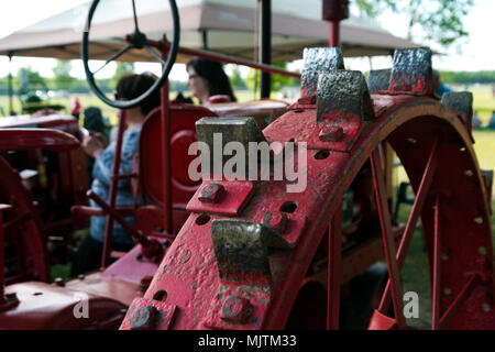 Eine antike Farmall Traktor auf der 14. jährlichen Hot Air Balloon Festival im Foley, Alabama. Stockfoto