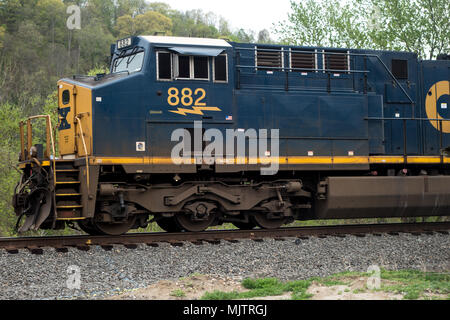 Eine CSX Güterzug Lokomotive auf einer Bahn in Brownsville, Pennsylvania, USA geparkt Stockfoto