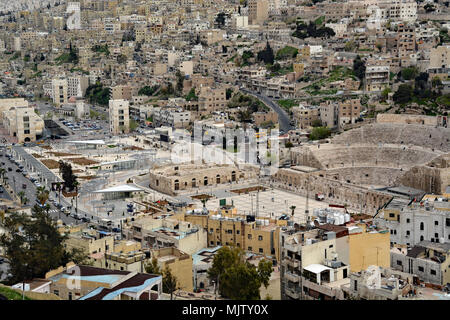 Blick auf die römischen Ruinen von der Zitadelle in der Altstadt von Amman, Jordanien. Stockfoto