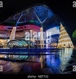 Während der Weihnachtszeit, die Hallen, Einkaufszentren und die gesamte Strecke der Orchard Road sind mit glitzernden Lichter und Stardust geschmückt. Stockfoto