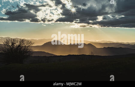 Berggipfel in der Emilia Romagna bei Sonnenuntergang. Monte Venere, Provinz Bologna, Italien. Stockfoto