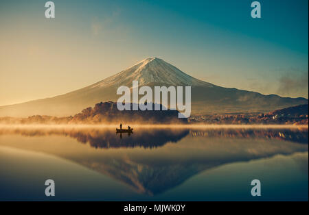 Mount Fuji am See kawaguchiko, Sunrise, vintage Stockfoto