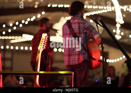 Yakima, Washington/USA - Januar 22, 2017: Lokale Country und Western Band spielt für eine Masse von Menschen zu einem Charity Auktion und das Abendessen. Stockfoto