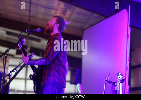 Yakima, Washington/USA - Januar 22, 2017: Lokale Country und Western Band spielt für eine Masse von Menschen zu einem Charity Auktion und das Abendessen. Stockfoto