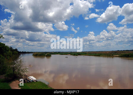 Ein See in der Nähe des Rufiji Fluss in das Selous Game Reserve, Tansania Stockfoto