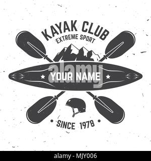Kajak Club. Vector Illustration. Konzept für T-Shirt, Druck, Stempel oder T-Stück. Vintage Typografie Design mit Berg, Helm und Boot Silhouette. Extreme Stock Vektor