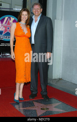 Der Hollywood Walk of Fame ehren Regisseur Robert Zemeckis (mit Frau Leslie Harter-Zemeckis). Der Stern ist vor GraumanÕs Chinese Theatre in Hollywood Blvd., Los Angeles. - 03 - ZemeckisRobert Frau.JPG - 03 - ZemeckisRobert Frau.JPG 03-ZemeckisRobert frau Event in Hollywood Leben - Kalifornien, Red Carpet Event, Vertikal, USA, Filmindustrie, Prominente, Fotografie, Bestof, Kunst, Kultur und Unterhaltung, Topix Celebrities Fashion / vom roten Teppich-, Vertikal, Besten, Hollywood Leben, Event in Hollywood Leben - Kalifornien, Roter Teppich, USA, Fi Stockfoto