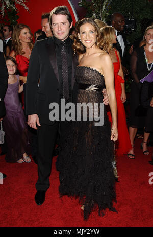 Matthew Broderick, Sarah Jessica Parker auf der 56 Emmy Awards im Shrine Auditorium in Los Angeles. September 19, 2004. - 06 ParkerJess BroderickM 006.JPG - 06 ParkerJess BroderickM 006.JPG 06 BroderickM ParkerJess 006 Veranstaltung in Hollywood Leben - Kalifornien, Red Carpet Event, Vertikal, USA, Filmindustrie, Prominente, Fotografie, Bestof, Kunst, Kultur und Unterhaltung, Topix Celebrities Fashion / vom roten Teppich-, Vertikal, Besten, Hollywood Leben, Event in Hollywood Leben - Kalifornien, Roter Teppich, USA, Filmindustrie, Berühmtheiten Stockfoto