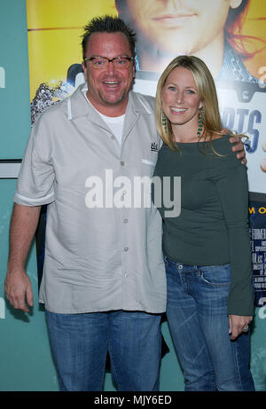 Tom Arnold und Frau Shelby Ankommend an der Kreuzung 'Dickie Roberts: Former Child Star Premiere' an den Cinerama Dome in Los Angeles. September 03, 2003. - ArnoldTom Shelby w19.JPG - ArnoldTom Shelby w 19. JPGArnoldTom Shelby w19 Event in Hollywood Leben - Kalifornien, Red Carpet Event, Vertikal, USA, Filmindustrie, Prominente, Fotografie, Bestof, Kunst, Kultur und Unterhaltung, Topix Celebrities Fashion / vom roten Teppich-, Vertikal, Besten, Hollywood Leben, Event in Hollywood Leben - Kalifornien, Roter Teppich, USA, Filmindustrie, Prominente, Film ce Stockfoto