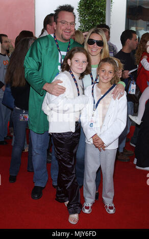 Tom Arnold mit Frau und Schwestern im Gesetz bei der Ankunft im "Dr. Seuss' Die Katze im Hut Premiere ' an der Universal Amphitheater in Los Angeles. November 8, 2003. - Schwiegereltern ArnoldTom frau 50.JPG - ArnoldTom frau Schwiegereltern 50. JPGArnoldTom frau Schwiegereltern 50 Veranstaltung in Hollywood Leben - Kalifornien, Red Carpet Event, Vertikal, USA, Filmindustrie, Prominente, Fotografie, Bestof, Kunst, Kultur und Unterhaltung, Topix Celebrities Fashion / vom roten Teppich-, Vertikal, Besten, Hollywood Leben, Event in Hollywood Leben - Kalifornien, Roter Teppich, USA, Film Indust Stockfoto