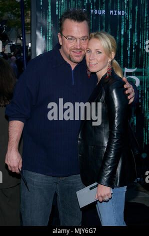 Tom Arnold und Frau an der 'Premiere von Matrix Reloaded' bei der Ankunft im Westwood Village Theater in Los Angeles. Am 7. Mai 2003. - ArnoldTom Frau 55.JPG-ArnoldTom Frau 55. JPGArnoldTom Frau 55 Veranstaltung in Hollywood Leben - Kalifornien, Red Carpet Event, Vertikal, USA, Filmindustrie, Prominente, Fotografie, Bestof, Kunst, Kultur und Unterhaltung, Topix Celebrities Fashion / vom roten Teppich-, Vertikal, Besten, Hollywood Leben, Event in Hollywood Leben - Kalifornien, Roter Teppich, USA, Film, Stars, Film Stars, TV Stars, Musi Stockfoto