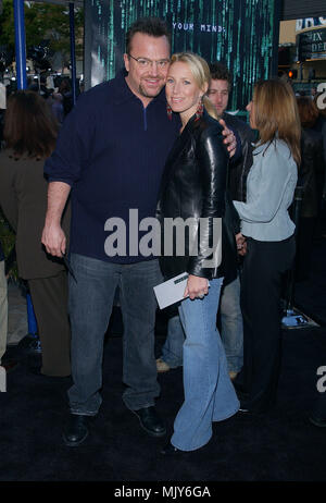 Tom Arnold und Frau an der 'Premiere von Matrix Reloaded' bei der Ankunft im Westwood Village Theater in Los Angeles. Am 7. Mai 2003. - ArnoldTom Frau 56.JPG-ArnoldTom Frau 56. JPGArnoldTom Frau 56 Veranstaltung in Hollywood Leben - Kalifornien, Red Carpet Event, Vertikal, USA, Filmindustrie, Prominente, Fotografie, Bestof, Kunst, Kultur und Unterhaltung, Topix Celebrities Fashion / vom roten Teppich-, Vertikal, Besten, Hollywood Leben, Event in Hollywood Leben - Kalifornien, Roter Teppich, USA, Film, Stars, Film Stars, TV Stars, Musi Stockfoto