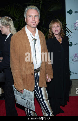 Pat Benatar und Ehemann Neil Giraldo Ankunft auf dem 5. jährlichen Lili Claire Grundlage Hilfe für Kinder höher im Beverly Hilton in Los Angeles fliegen. Oktober 29, 2002. - GiraldoNeil BenatarPat 39.JPG - GiraldoNeil BenatarPat 39. JPGBenatarPat GiraldoNeil 39 Veranstaltung in Hollywood Leben - Kalifornien, Red Carpet Event, Vertikal, USA, Filmindustrie, Prominente, Fotografie, Bestof, Kunst, Kultur und Unterhaltung, Topix Celebrities Fashion / vom roten Teppich-, Vertikal, Besten, Hollywood Leben, Event in Hollywood Leben - Kalifornien, Roter Teppich, Stockfoto