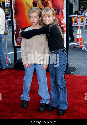 Und Jenna Cayden Boyd an der US-amerikanischen Premiere von "Kangourou Jack ankommen" an der Chinese Theatre in Los Angeles. 11. Januar 2003. - BoydCayden Jenna107.JPG-BoydCayden Jenna 107. JPGBoydCayden Jenna 107 Veranstaltung in Hollywood Leben - Kalifornien, Red Carpet Event, Vertikal, USA, Filmindustrie, Prominente, Fotografie, Bestof, Kunst, Kultur und Unterhaltung, Topix Celebrities Fashion / vom roten Teppich-, Vertikal, Besten, Hollywood Leben, Event in Hollywood Leben - Kalifornien, Roter Teppich, USA, Film, Stars, Film Stars, TV celebr Stockfoto