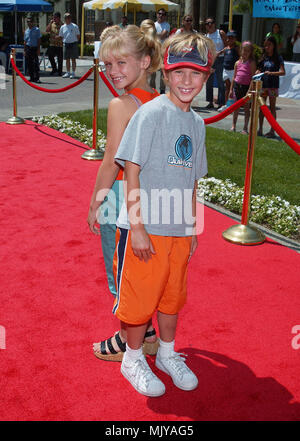 Jenna und Cayden Boyd Ankommend an der Kreuzung 'Hey Arnold! Der Film 'Premiere im Paramount Theater auf der Paramount in Los Angeles. Juni 23, 2002. - Cayden BoydJenna 06.JPG - BoydJenna Cayden 06. JPGBoydJenna Cayden06 Event in Hollywood Leben - Kalifornien, Red Carpet Event, Vertikal, USA, Filmindustrie, Prominente, Fotografie, Bestof, Kunst, Kultur und Unterhaltung, Topix Celebrities Fashion / vom roten Teppich-, Vertikal, Besten, Hollywood Leben, Event in Hollywood Leben - Kalifornien, Roter Teppich, USA, Filmindustrie, Prominente, Film Cele Stockfoto