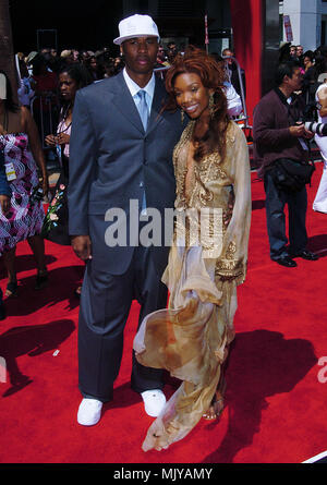 Brandy und Ehemann an den BET Awards bei der Ankunft im Kodak Theater in Los Angeles. Juni 29, 2004. - Brandy Mann 076.JPG-Brandy Mann 076. JPGBrandy Mann 076 Veranstaltung in Hollywood Leben - Kalifornien, Red Carpet Event, Vertikal, USA, Filmindustrie, Prominente, Fotografie, Bestof, Kunst, Kultur und Unterhaltung, Topix Celebrities Fashion / vom roten Teppich-, Vertikal, Besten, Hollywood Leben, Event in Hollywood Leben - Kalifornien, Roter Teppich, USA, Film, Stars, Film Stars, TV Stars, Musik, Promis, Fotografie, Stockfoto