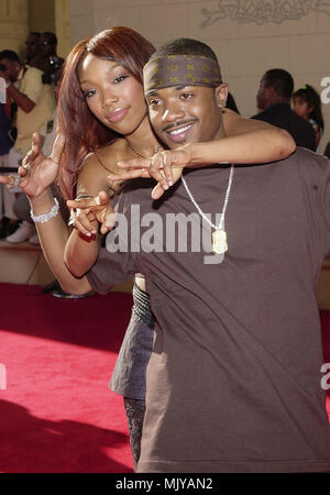 Brandy und Bruder Ray G Ankunft in der ersten Wette - Black Entertainment Television - Auszeichnungen im Paris Hotel in Las Vegas. Die Show nicht von Los Angeles, sondern von Las Vegas. Juni 19, 2001 - Brandy Ray 09 brotherG.JPG - Brandy Ray 09. brotherG JPGBrandy Ray 09 brotherG Ereignis in Hollywood Leben - Kalifornien, Red Carpet Event, Vertikal, USA, Filmindustrie, Prominente, Fotografie, Bestof, Kunst, Kultur und Unterhaltung, Topix Celebrities Fashion / vom roten Teppich-, Vertikal, Besten, Hollywood Leben, Event in Hollywood Leben - Kalifornien, Stockfoto