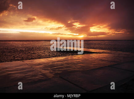 Schönen Sonnenuntergang nach schwerem Sturm in Piran, Slowenien. Stockfoto