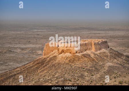 Ayaz Kala #2 - kleine Hügel Mud-Brick fort in der kyzylkum Wüste, Usbekistan Stockfoto