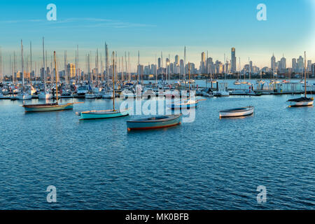 Sonnenaufgang über Stadt St Kilda, Melbourne, Australien Stockfoto