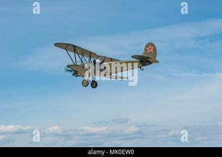 2018-04-30 Samara, Russland. Wiederaufbau der Feindseligkeiten. Weltkrieg fighter Flugzeuge im Flug Stockfoto