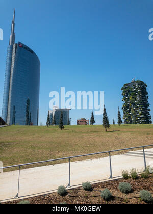 Stiftung Riccardo Catella, Unicredit Turm und Vertikale Wald, Bibliothek der Bäume, neuer Park in Mailand, Wolkenkratzer. April, 30, 2018. Lombardei, Italien Stockfoto