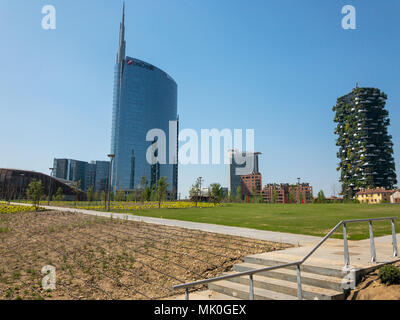 Stiftung Riccardo Catella, Unicredit Turm und Vertikale Wald, Bibliothek der Bäume, neuer Park in Mailand, Wolkenkratzer. April, 30, 2018. Lombardei, Italien Stockfoto