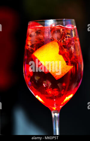 In Zypern die Spritz lecker bitter wie das Konzept der Partei und Freunde Stockfoto