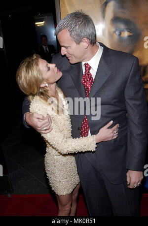 Der Regisseur Nick Cassavetes und seine Freundin und Co-star des Films Heather Wahlquist bei der Premiere von John Q am Direktor Gilde von Amerika in Los Angeles posieren. Februar 7, 2002. - WahlquistH CassavetesNick 03.JPG - WahlquistH CassavetesNick 03. JPGCassavetesNick WahlquistH 03 Veranstaltung in Hollywood Leben - Kalifornien, Red Carpet Event, Vertikal, USA, Filmindustrie, Prominente, Fotografie, Bestof, Kunst, Kultur und Unterhaltung, Topix Celebrities Fashion / vom roten Teppich-, Vertikal, Besten, Hollywood Leben, Event in Hollywood Life-Ca Stockfoto