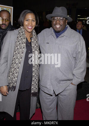 Feb 08, 2001; Los Angeles, CA, USA Die Pan African Film- & Arts Festival geöffnet an der Galaxy Theatre in Los Angeles - Cedric.. Ent. N.Perry.02.JPG - Cedric.. Ent. N.Perry. 02. JPGCedric.. Ent. N.Perry. 02 Veranstaltung in Hollywood Leben - Kalifornien, Red Carpet Event, Vertikal, USA, Filmindustrie, Prominente, Fotografie, Bestof, Kunst, Kultur und Unterhaltung, Topix Celebrities Fashion / vom roten Teppich-, Vertikal, Besten, Hollywood Leben, Event in Hollywood Leben - Kalifornien, Roter Teppich, USA, Film, Stars, Film Stars, TV Stockfoto