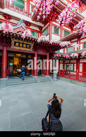 Der Buddha Zahns Tempel und Museum ist ein buddhistischer Tempel und Museum in der Chinatown von Singapur entfernt. Stockfoto