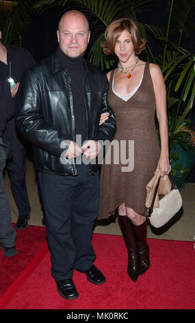 Michael Chiklis und Frau Michelle Ankunft auf dem 5. jährlichen Lili Claire Grundlage Hilfe für Kinder höher im Beverly Hilton in Los Angeles fliegen. Oktober 29, 2002. - ChiklisMichael Michelle 28.JPG-ChiklisMichael Michelle 28. JPGChiklisMichael Michelle 28 Veranstaltung in Hollywood Leben - Kalifornien, Red Carpet Event, Vertikal, USA, Filmindustrie, Prominente, Fotografie, Bestof, Kunst, Kultur und Unterhaltung, Topix Celebrities Fashion / vom roten Teppich-, Vertikal, Besten, Hollywood Leben, Event in Hollywood Leben - Kalifornien, Roter Teppich, Stockfoto