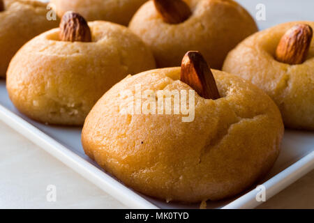 Türkisches Dessert Sekerpare/Kleine Kuchen mit Mandel- und Sorbet Sirup. Dessert Konzept. Stockfoto
