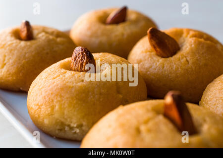 Türkisches Dessert Sekerpare/Kleine Kuchen mit Mandel- und Sorbet Sirup. Dessert Konzept. Stockfoto