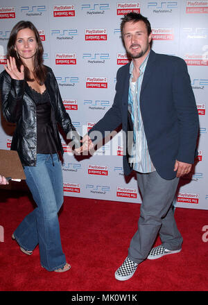 Courteney Cox und David Arquette an der großartigen öffnung der Play Station 2 Hotel in der Innenstadt von Los Angeles. 21. Mai 2002. - ArquetteD CoxCourtney 01.JPG - ArquetteD CoxCourtney 01. JPGCoxCourtney ArquetteD 01 Veranstaltung in Hollywood Leben - Kalifornien, Red Carpet Event, Vertikal, USA, Filmindustrie, Prominente, Fotografie, Bestof, Kunst, Kultur und Unterhaltung, Topix Celebrities Fashion / vom roten Teppich-, Vertikal, Besten, Hollywood Leben, Event in Hollywood Leben - Kalifornien, Roter Teppich, USA, Filmindustrie, Prominente, Film celebritie Stockfoto