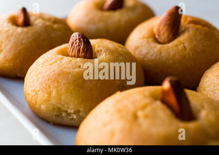 Türkisches Dessert Sekerpare/Kleine Kuchen mit Mandel- und Sorbet Sirup. Dessert Konzept. Stockfoto
