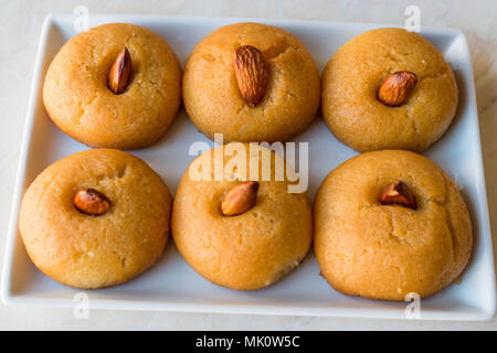 Türkisches Dessert Sekerpare/Kleine Kuchen mit Mandel- und Sorbet Sirup. Dessert Konzept. Stockfoto