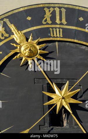 Astronomische Zifferblatt der Zytglogge, mittelalterlichen Turm Wahrzeichen von Bern, Schweiz Stockfoto