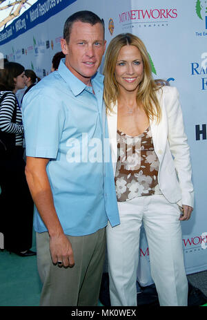 Sheryl Crow und Lance Armstrong an der NRDC Erde nach L.A. anreisen - Die größte Show auf Erden - ein Vorteil für Natural Resources Defense Council im Wadsworth Theater in Los Angeles. Mai 6, 2004. - ArmstrongL CrowSheryl 010.JPG - ArmstrongL CrowSheryl 010. JPGCrowSheryl ArmstrongL 010 Veranstaltung in Hollywood Leben - Kalifornien, Red Carpet Event, Vertikal, USA, Filmindustrie, Prominente, Fotografie, Bestof, Kunst, Kultur und Unterhaltung, Topix Celebrities Fashion / vom roten Teppich-, Vertikal, Besten, Hollywood Leben, Event in Hollywood Leben Stockfoto