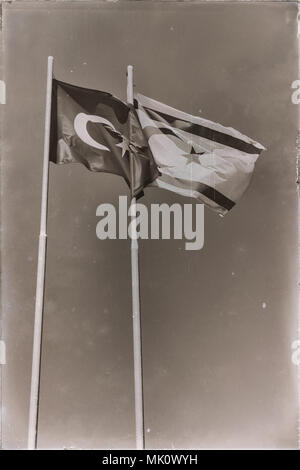 Im Norden von Zypern die wehende Flagge im Himmel Konzept der Stolz und Beruf Stockfoto