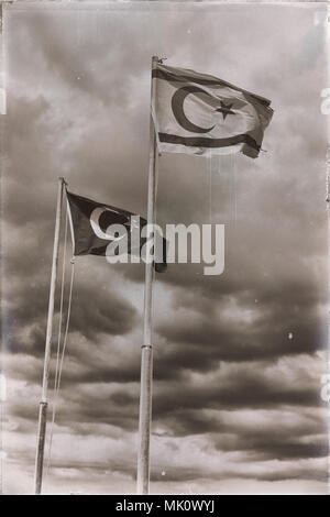 Im Norden von Zypern die wehende Flagge im Himmel Konzept der Stolz und Beruf Stockfoto