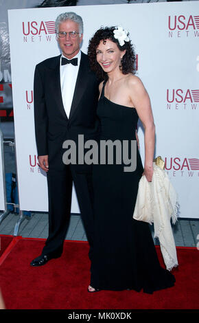 Ted Danson und Mary Steenburger am 30. AFI Life Achievement Awards zu Tom Hanks im Kodak Theater in Los Angeles. Juni 12, 2002. - SteenburgerMary DansonTed 05A.jpg - DansonTed SteenburgerMary 05 A. SteenburgerMary jpgDansonTed 05 eine Veranstaltung in Hollywood Leben - Kalifornien, Red Carpet Event, Vertikal, USA, Filmindustrie, Prominente, Fotografie, Bestof, Kunst, Kultur und Unterhaltung, Topix Celebrities Fashion / vom roten Teppich-, Vertikal, Besten, Hollywood Leben, Event in Hollywood Leben - Kalifornien, Roter Teppich, USA, Filmindustrie, Stockfoto