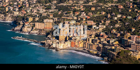 Luftaufnahme von Camogli, kleine Stadt in der Nähe von Genua (Ligurien, Italien) Stockfoto