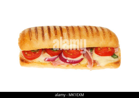 Käse, Tomaten, Schinken, Zwiebeln und Basilikum Panini gegen Weiße isoliert Stockfoto