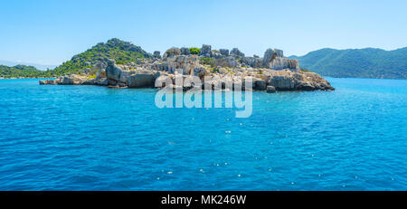 Kekova Bay ist bekannt unter den Reisenden erhaltenen archäologischen Sehenswürdigkeiten der antiken lykischen Siedlungen an der Küste oder auf dem Boden, in der Türkei. Stockfoto